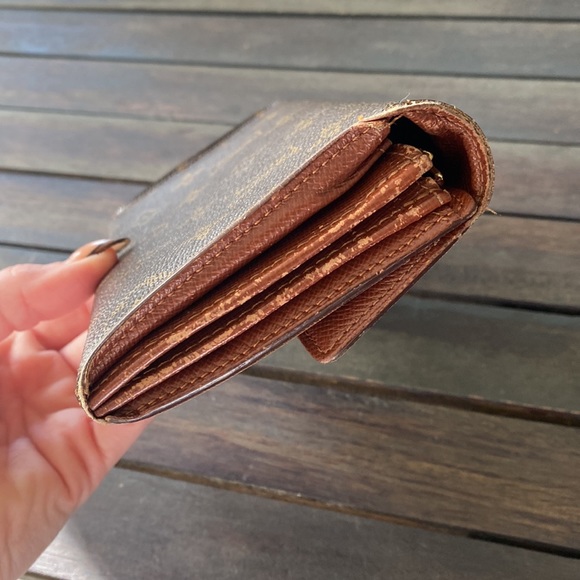 Authentic Louis Vuitton Sarah Wallet with unbranded gold chain included - Picture 11 of 14